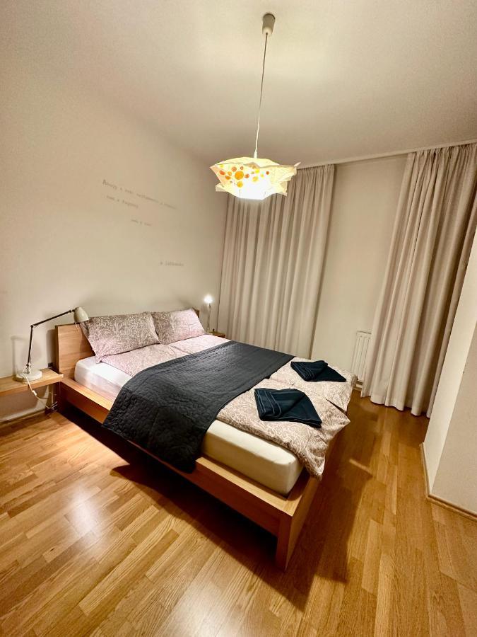 Central Apartment With Balcony Budapest Exterior foto