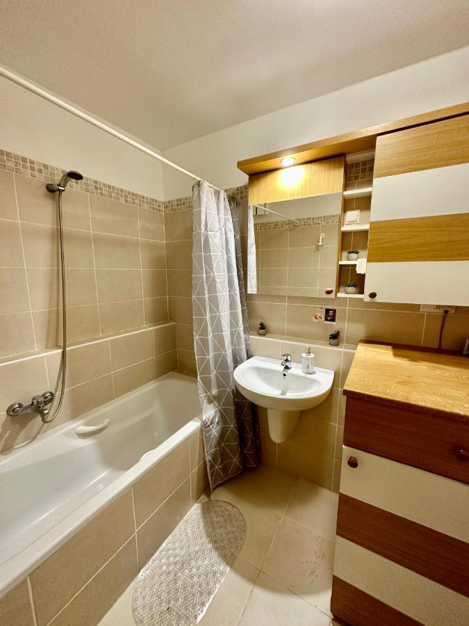 Central Apartment With Balcony Budapest Exterior foto