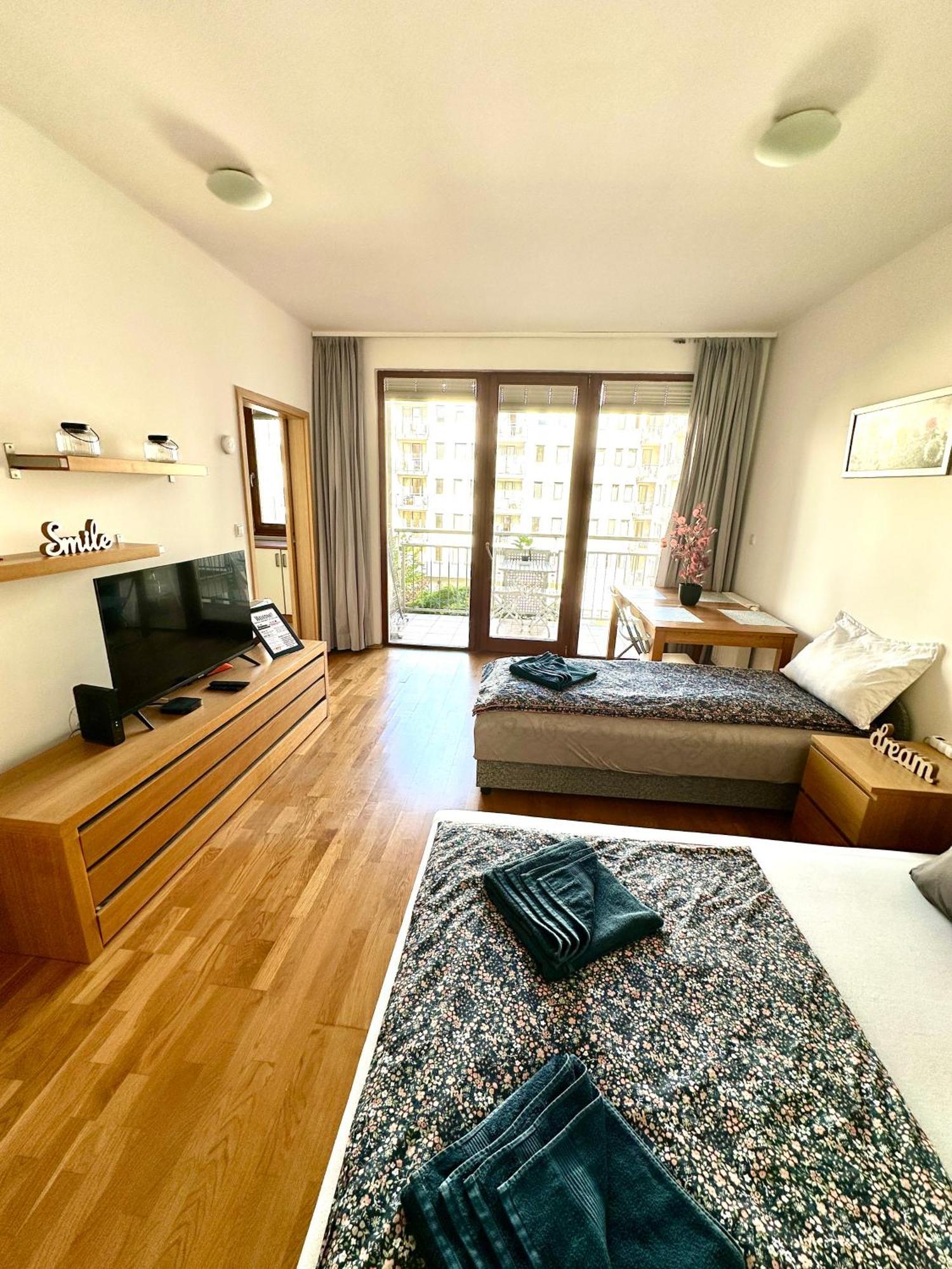 Central Apartment With Balcony Budapest Exterior foto