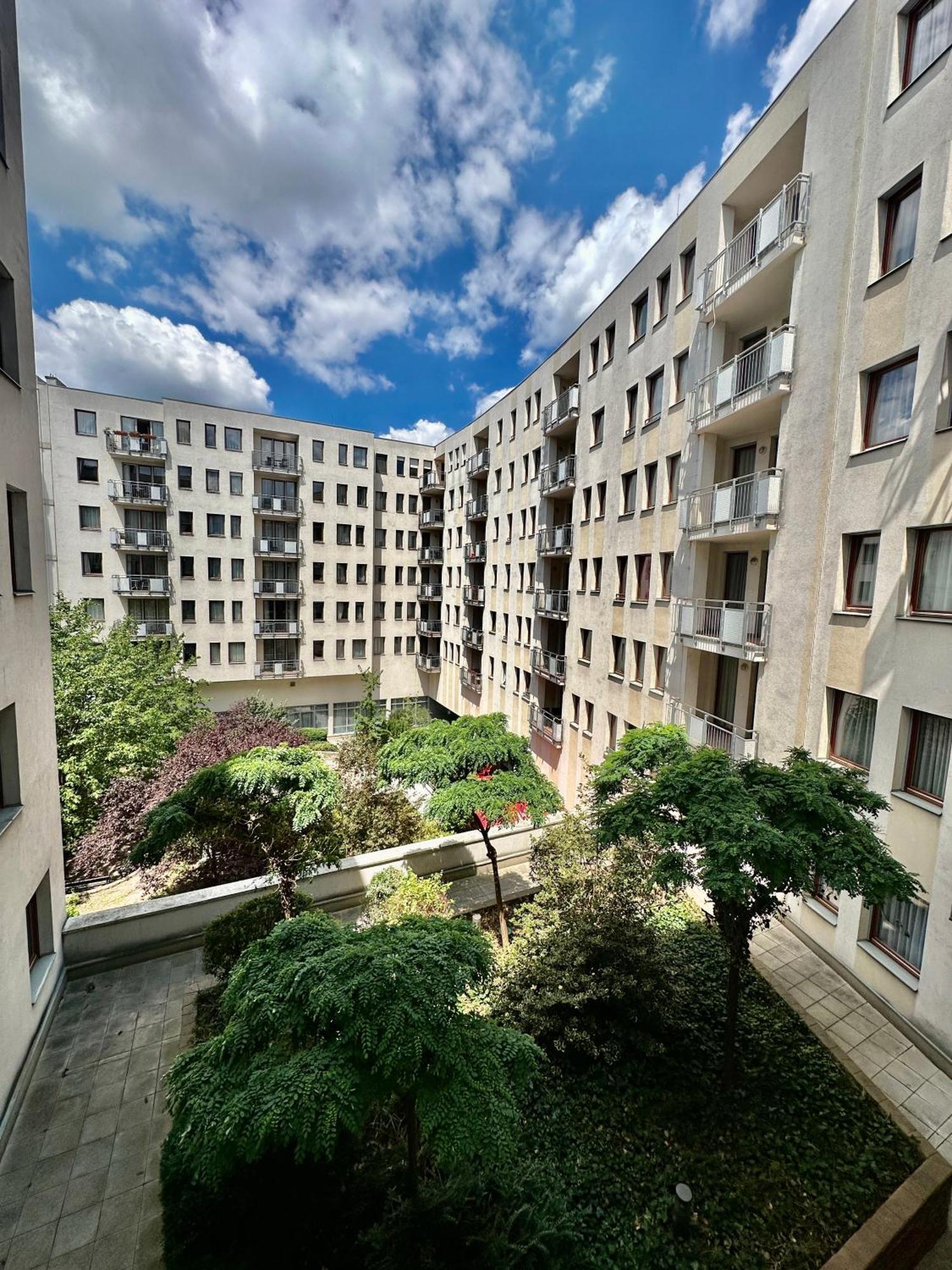 Central Apartment With Balcony Budapest Exterior foto