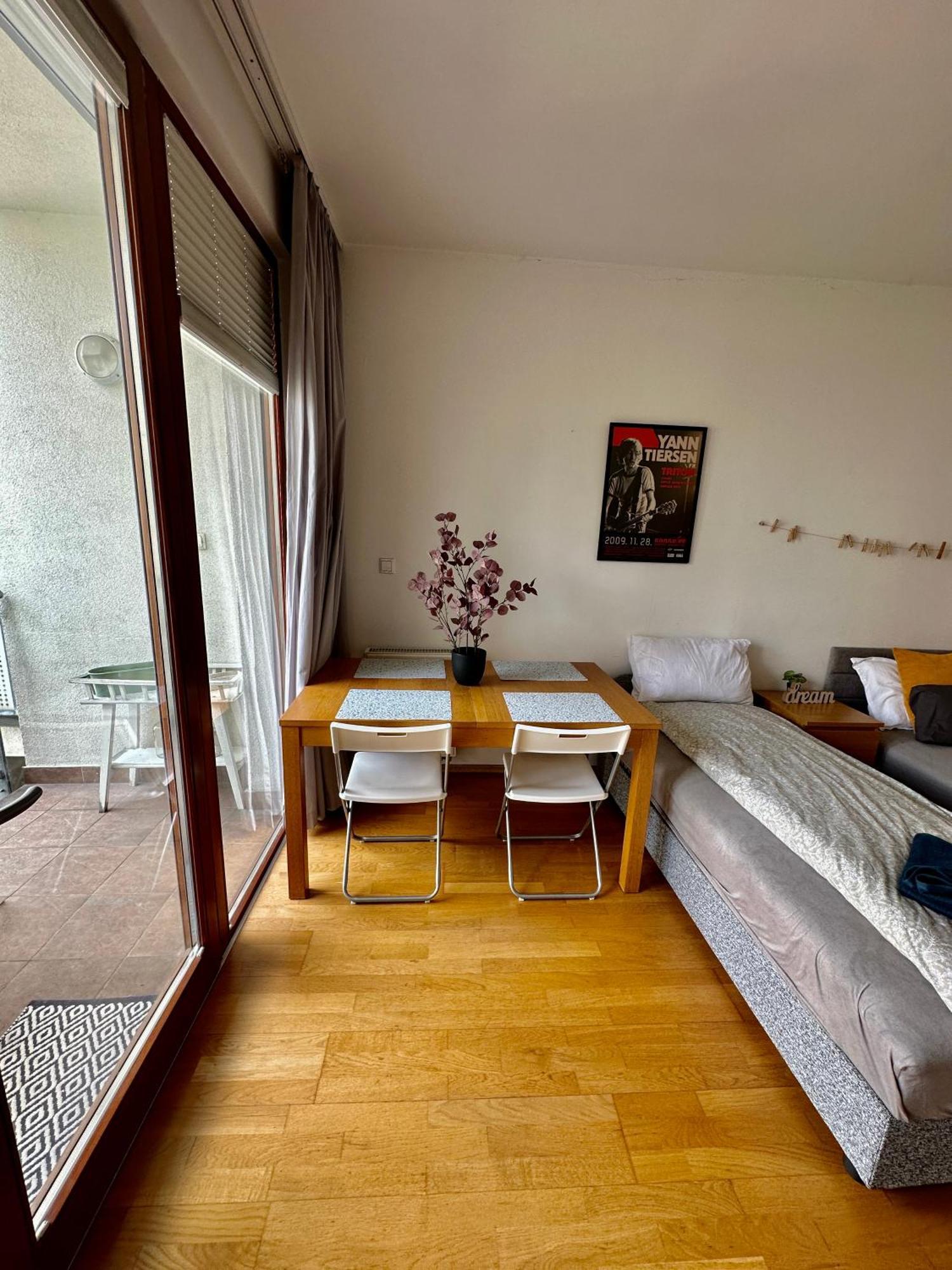 Central Apartment With Balcony Budapest Exterior foto